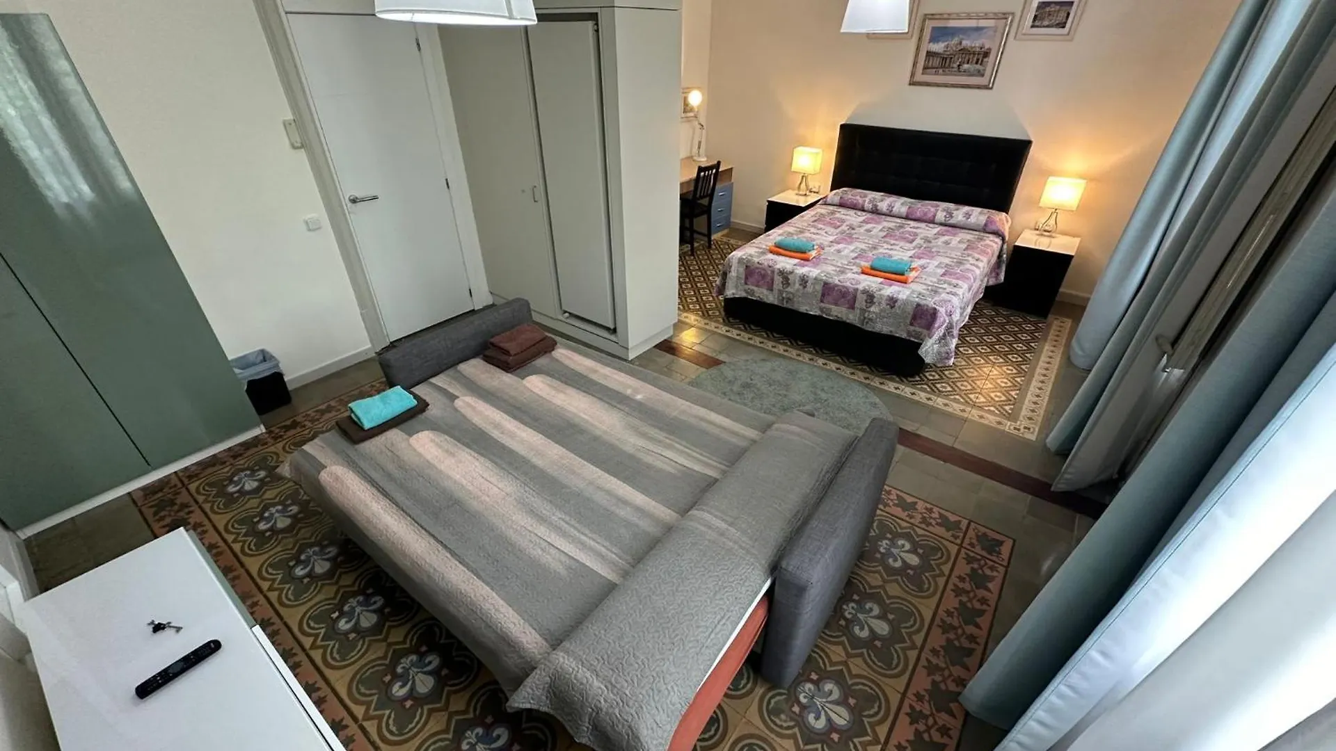 Bed & Breakfast Alojamiento Roger Barcelona